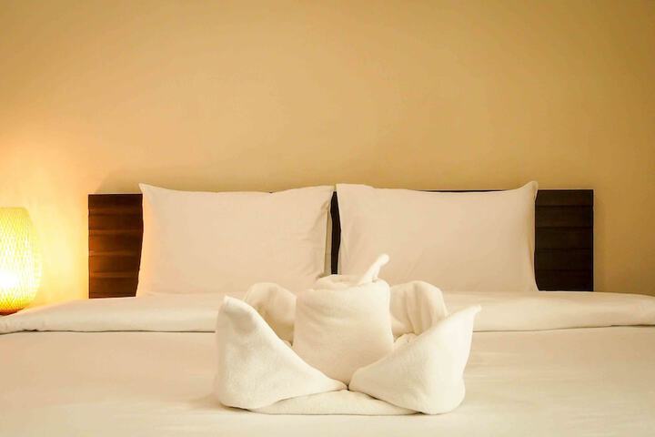 Room 7 of 28