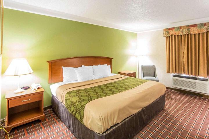 1 King Bed (8 of 9)