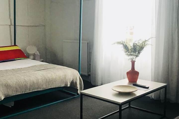 Room 9 of 16