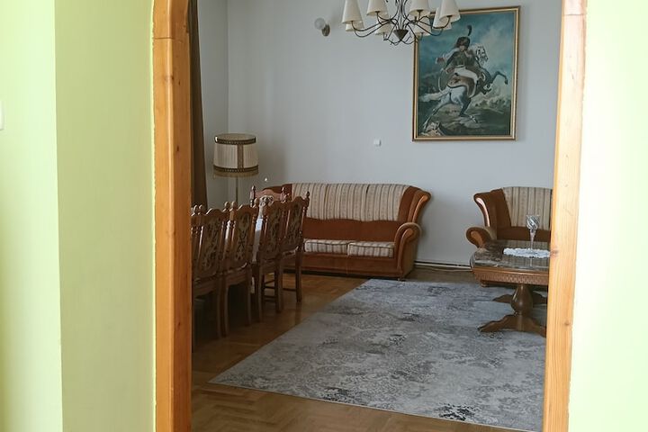 Room 7 of 77