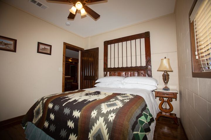 Room 12 of 87