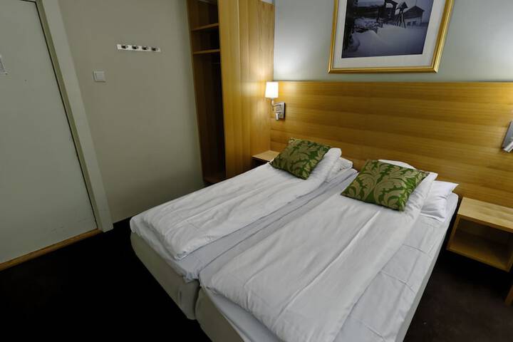 Room 16 of 46