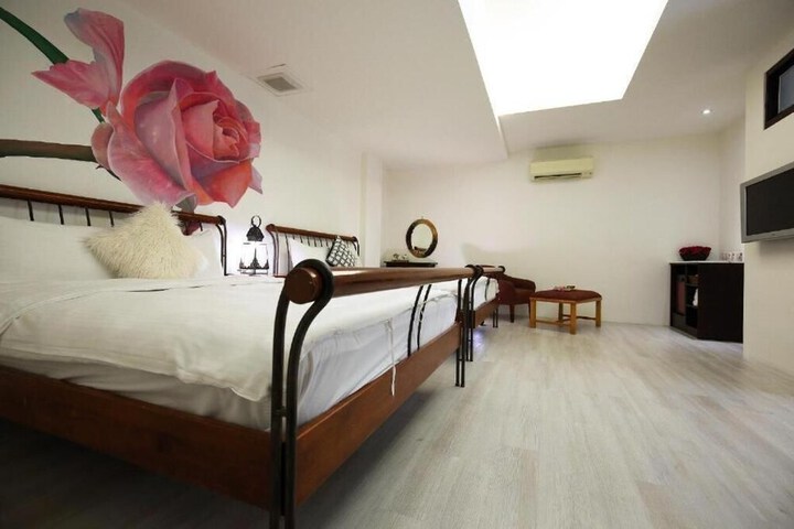 Room 12 of 24
