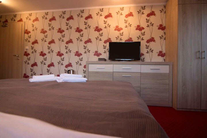 Room 11 of 34