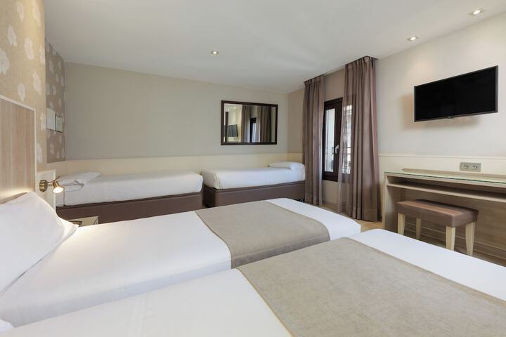 Room 10 of 62