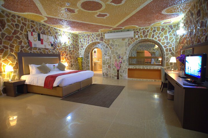Room 4 of 15