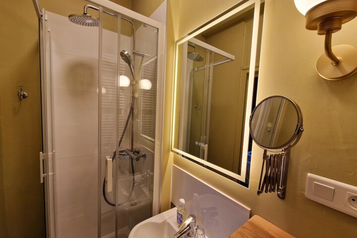 Room 42 of 68