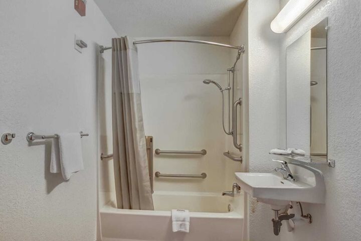 Room 15 of 29