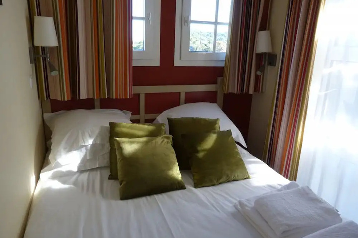 Room 4 of 22