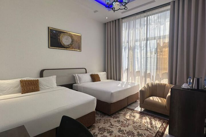 Room 4 of 17