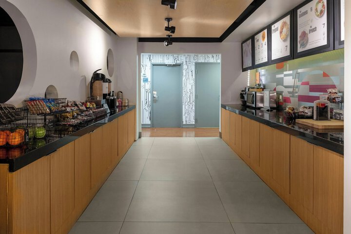 Breakfast/Coffee Service 26 of 43