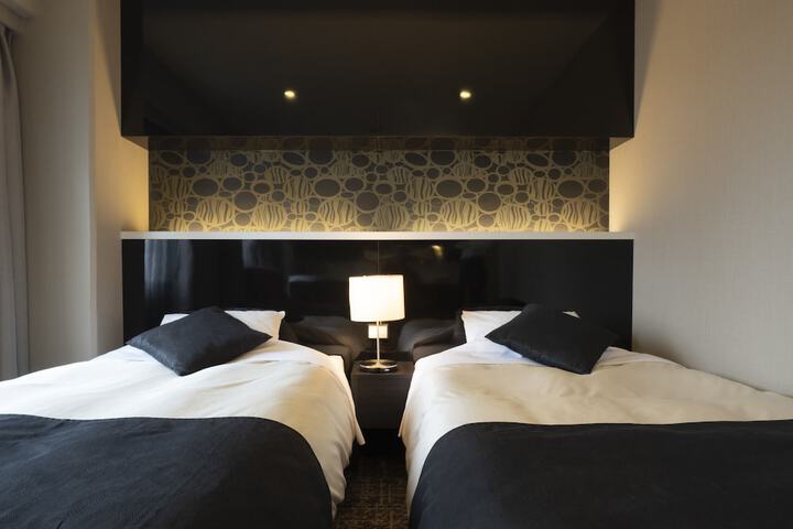 Room 25 of 100