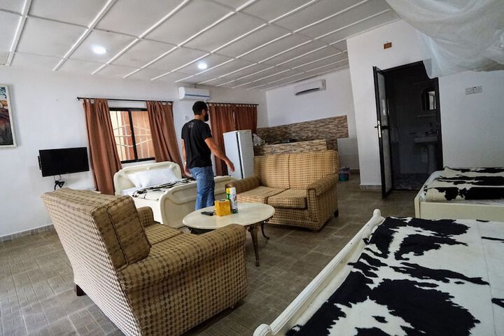 Room 8 of 84