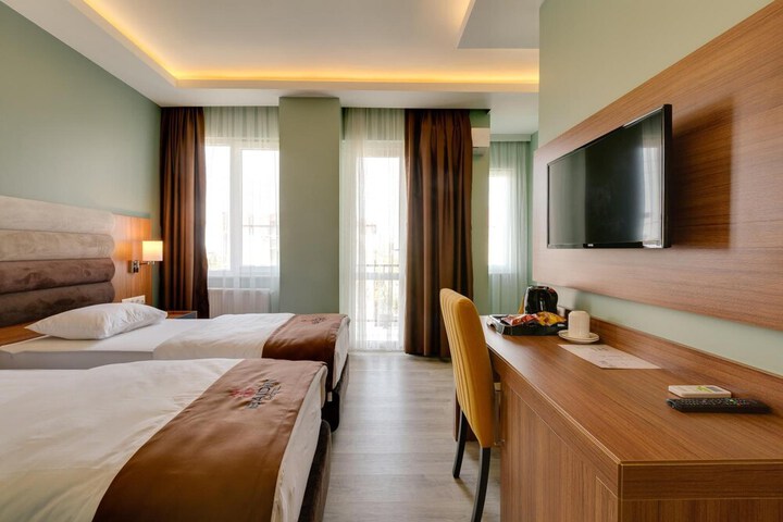 Room 28 of 48
