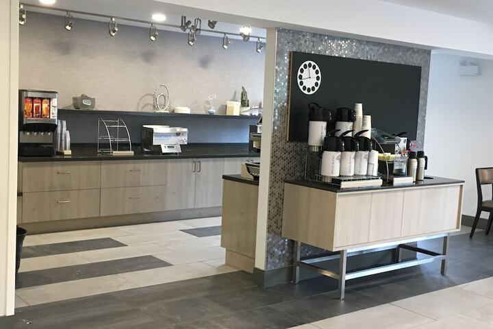 Breakfast/Coffee Service 32 of 63