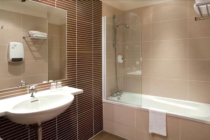 Room 2 of 22
