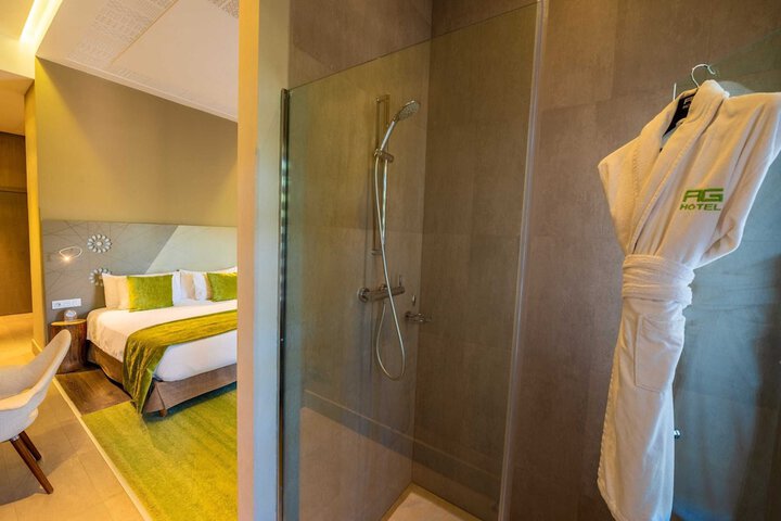 Room 33 of 85