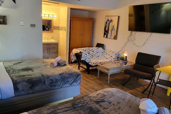 Comfort Room 2 Double Beds Refrigerator, Microwave (10 of 13)