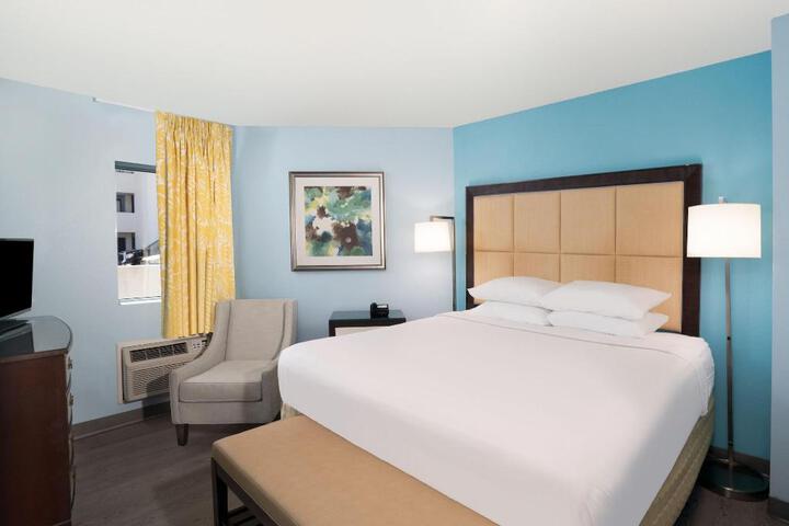 1 King Bed Suite (3 of 35)