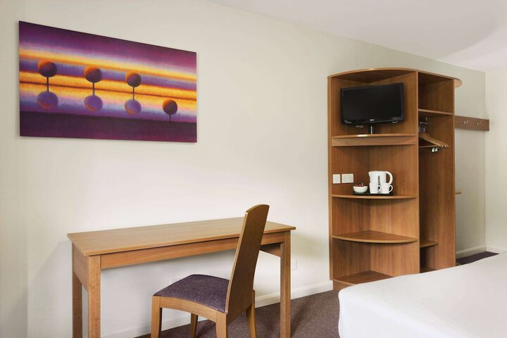 Room 4 of 22