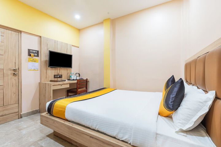 Room 8 of 33