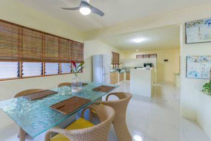 Room 5 of 10