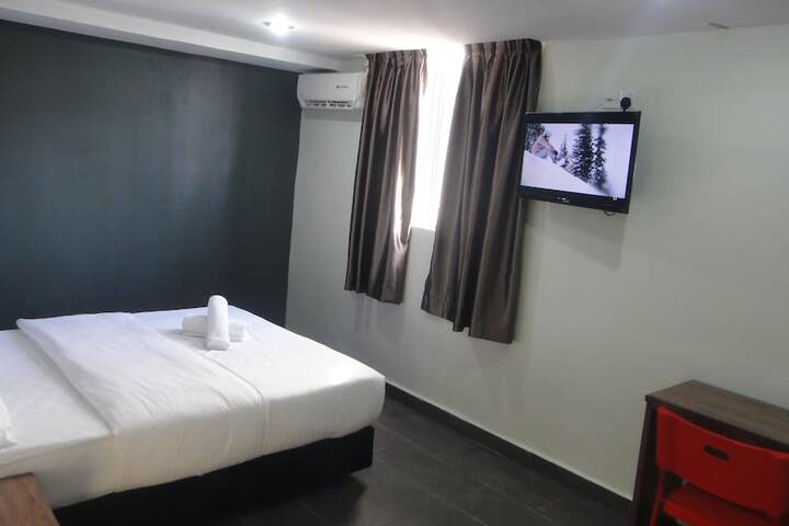 Room 13 of 33