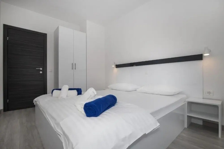Room 2 of 16