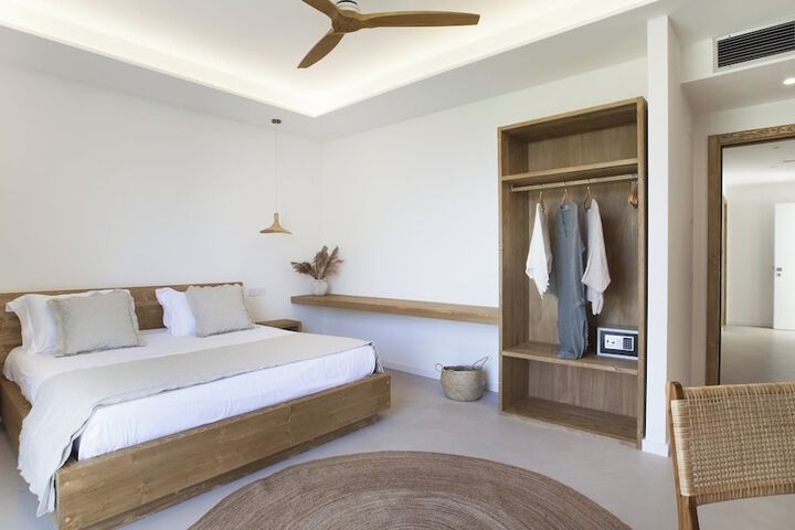 Room 48 of 235