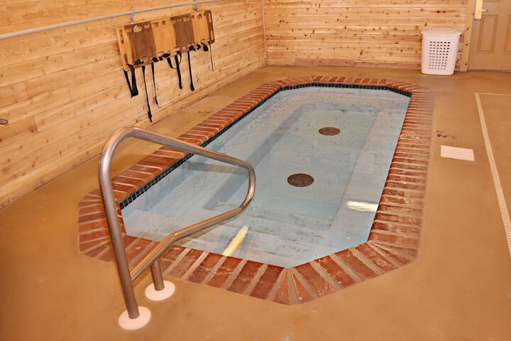 Indoor spa tub