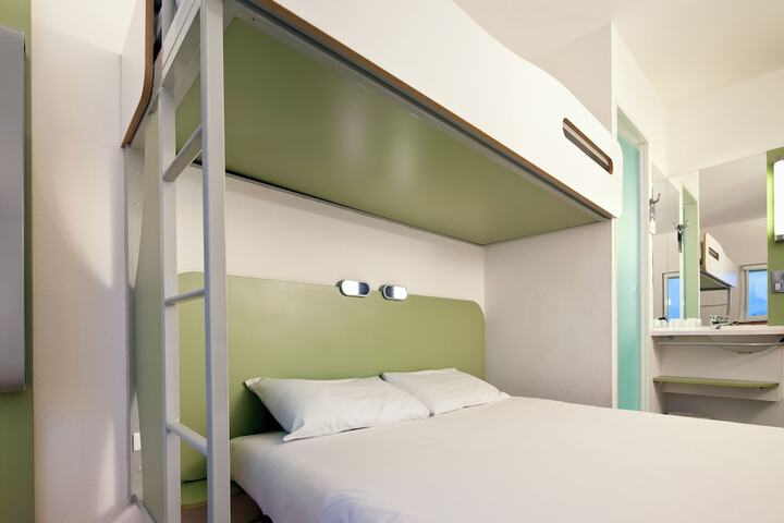 Room 3 of 30
