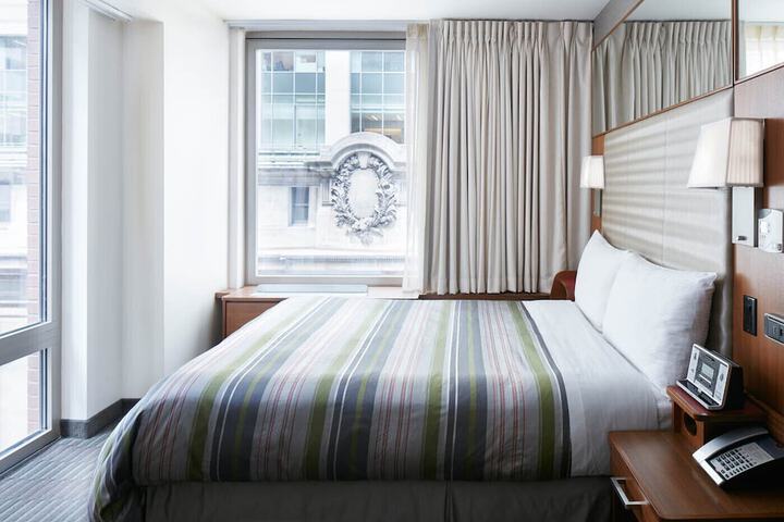 Classic Queen Bed (6 of 39)
