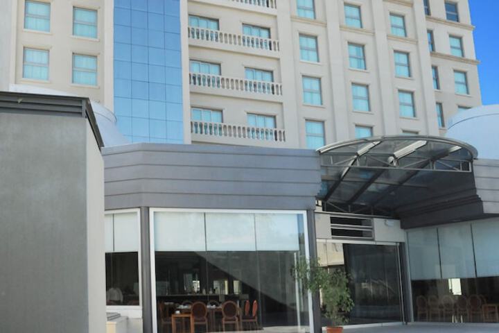 Hotel Exterior 31 of 31