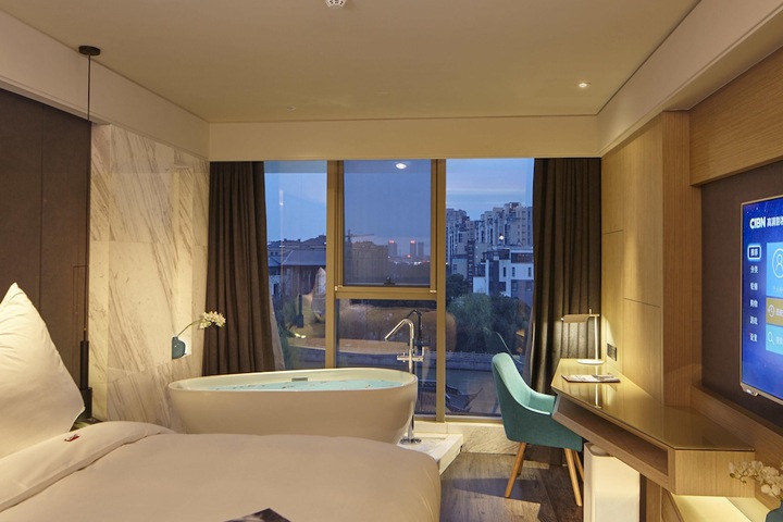 Room 10 of 21