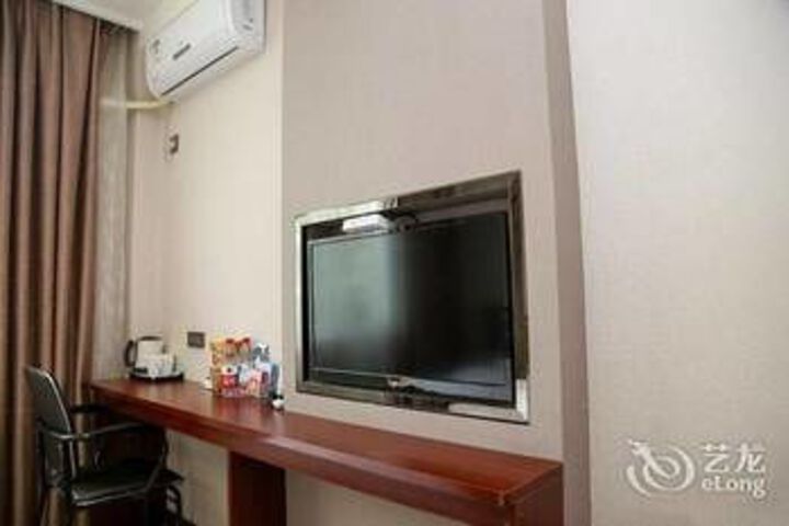 Room 8 of 13