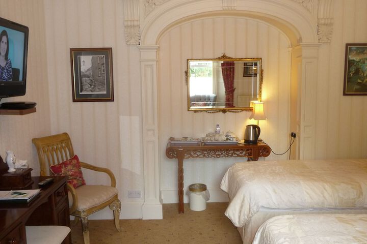 Room 8 of 40