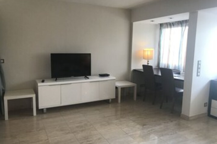 Room 9 of 18