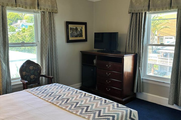 Room 10 of 37