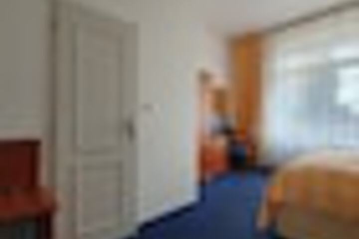 Room 47 of 324