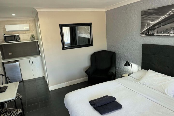 Room 13 of 32