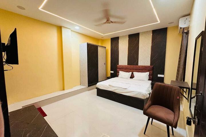 Room 16 of 46