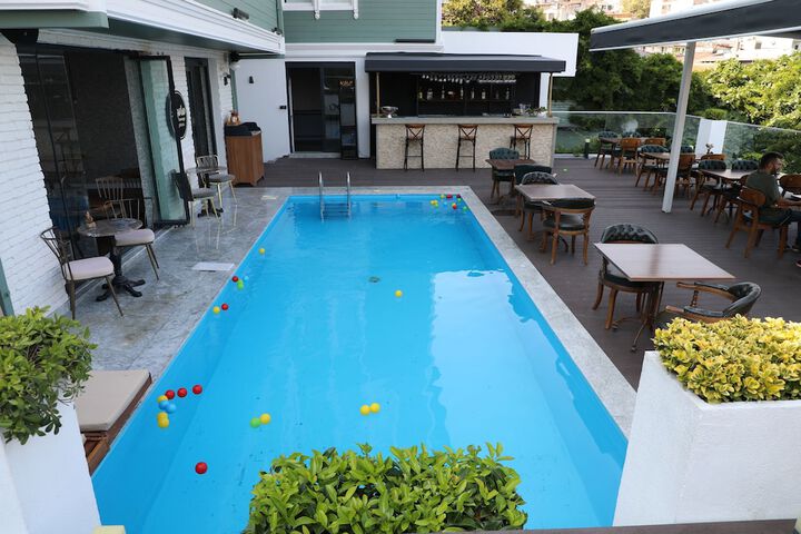 Pool 123 of 184