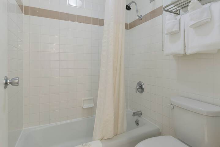 Upgrade 2 Queen Beds (5 of 20)