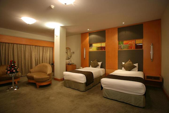 Hotel Suite Photo