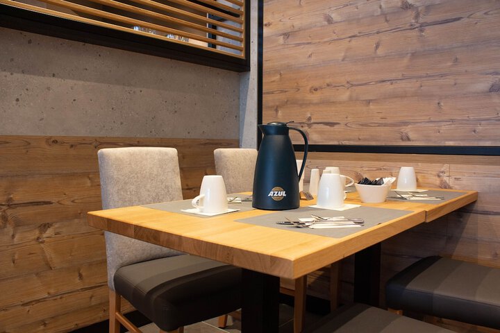 Breakfast/Coffee Service 32 of 54