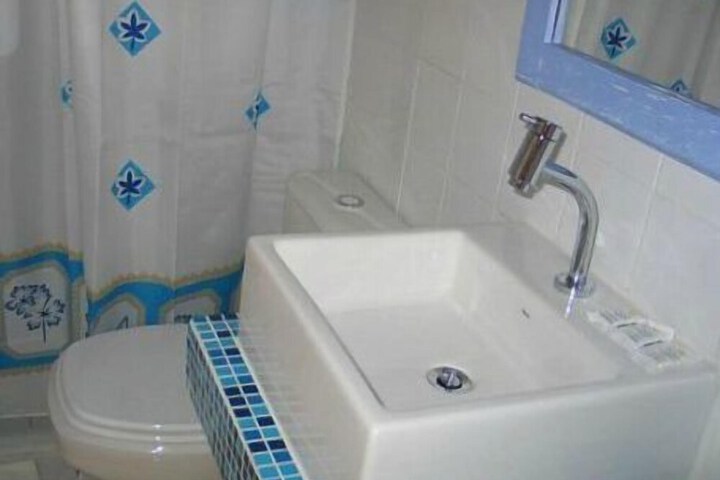 Room 4 of 27