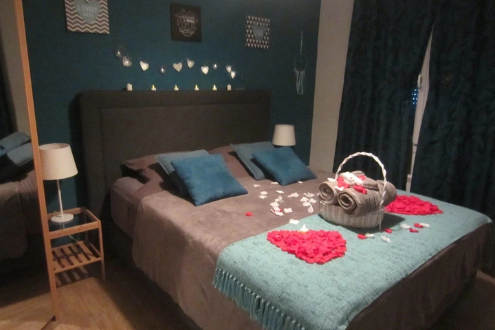 Room 2 of 17