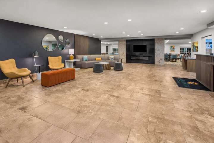 Entrance & Lobby
