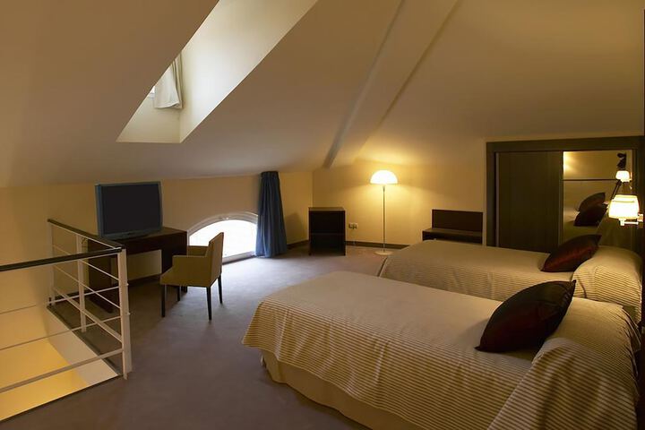 Room 11 of 39