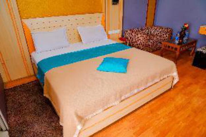 Room 8 of 34